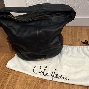 Cole Haan Bucket Hobo. Black (2)